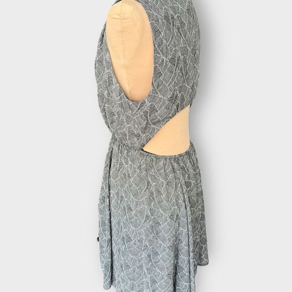 Express Size 10 Sleeveless Smocked Waist Mini Dress Black Leaf Print Cutout Back - Picture 4 of 10